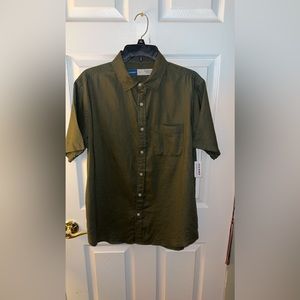 NWT Old Navy Lightweight Men’s Short Sleeve Button Down